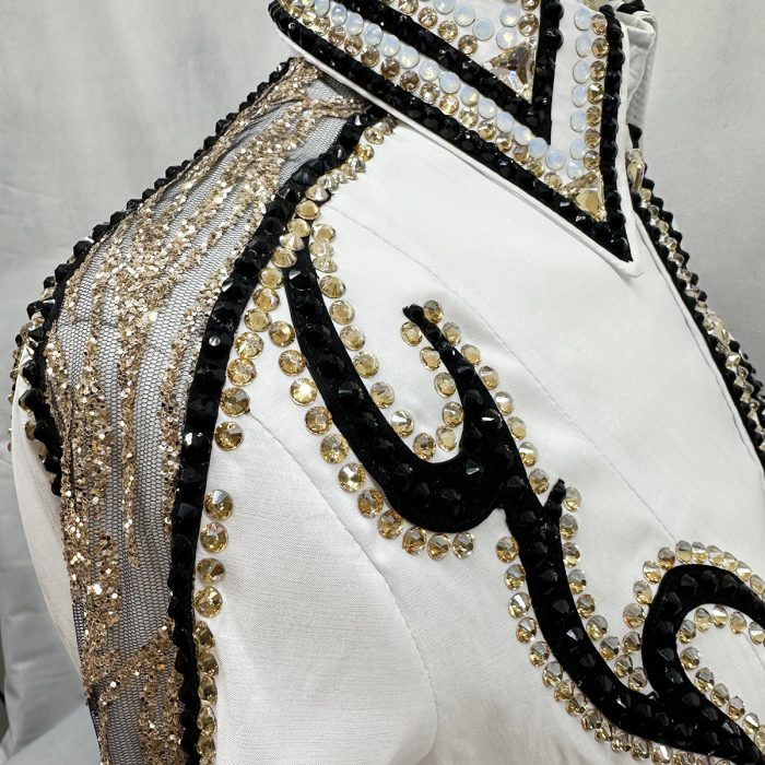 Close-up of collar and shoulder detailing