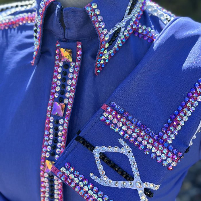 Close-up on cuff and collar details